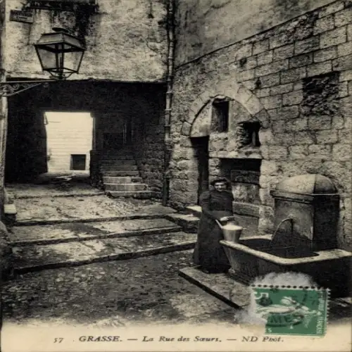 Ak Grasse Alpes Maritimes, Viehbrunnen, Gasse, Steine, Stadtansicht, Brunnen, historisch