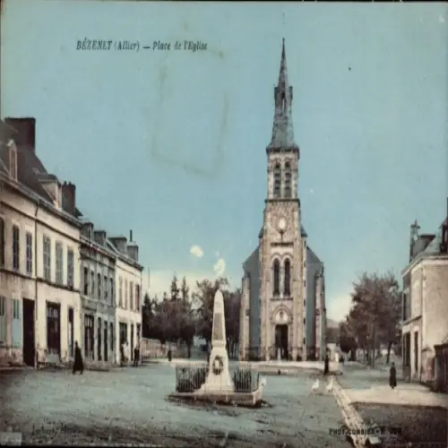 Ak Bézenet Allier, Platz der Kirche, Gebäudefronten, Obelisk, ruhige Atmosphäre