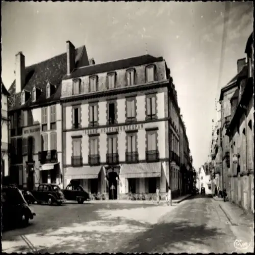 Ak Bourbon l'Archambault Allier, Place des Thermes, Grand Hotel Montespan