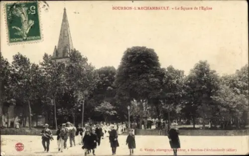 Ak Bourbon l'Archambault Allier, Square de l'Eglise