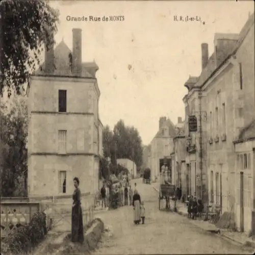 Ak Monts Indre et Loire, Grande Rue de   Straße, zwei Gebäude, zu Fuß gehende Personen