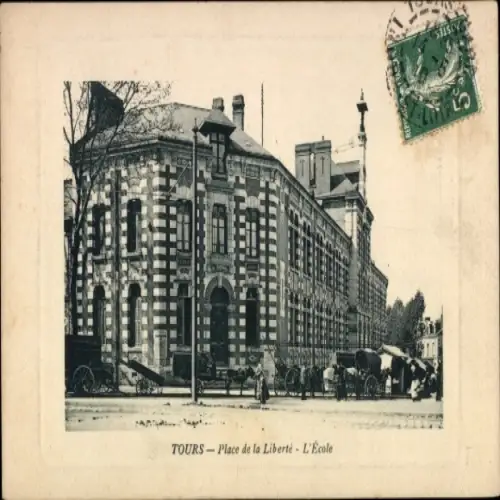 Ak Tours Indre et Loire, Historisches Gebäude, Platz der Freiheit, Pferdewagen, Straßenlaterne