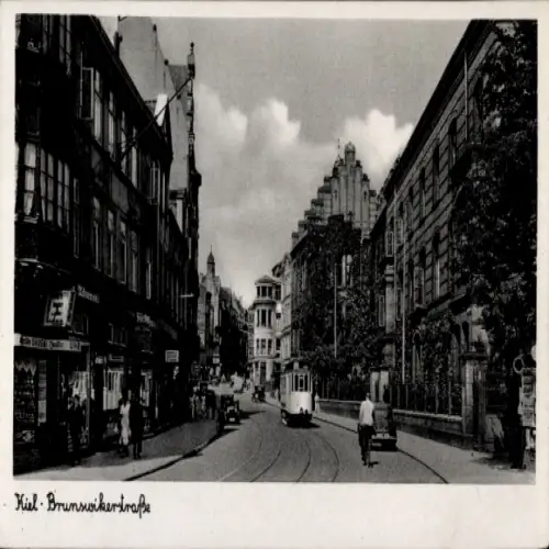 Ak Düsternbrook Kiel, Straße mit Häusern, Straßenbahn, Blick auf Brunswikerstraße