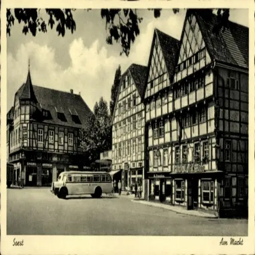 Ak Soest in Westfalen,  Am Markt, fachwerkhäuser, Bus, Stadtansicht, historisch
