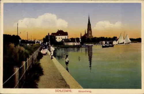 Ak Schleswig an der Schlei, Hafenansicht, Schlösser, Boote, Spaziergänger, Strandweg