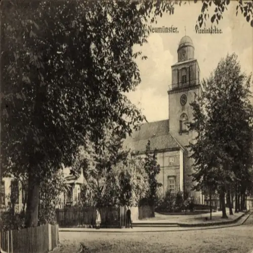 Ak Neumünster in Schleswig Holstein, Vizelinkirche von der Straße gesehen
