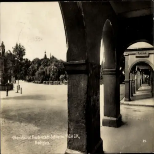 Ak Freudenstadt im Schwarzwald, Höhenluftkurort,  Marktplatz, Arkaden, Rebstock