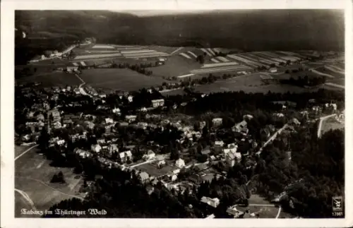 Ak Tabarz im Thüringer Wald, Luftaufnahme von Tabarz, Thüringer Wald, Felder, Wohnhäuser, Wald
