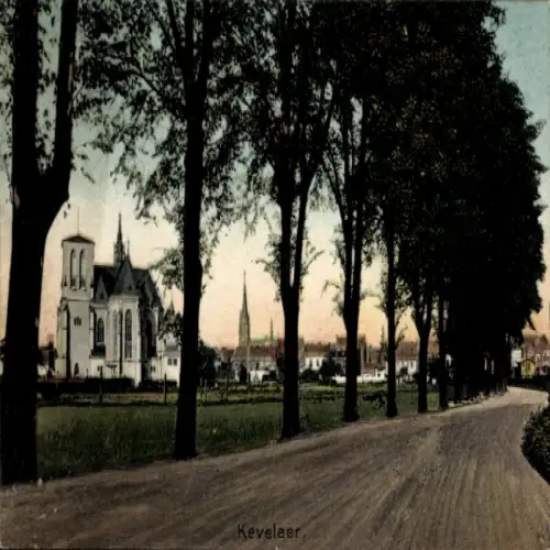Ak Kevelaer am Niederrhein, Kirche, Bäume, Straße, Stadtansicht, farbig gedruckt