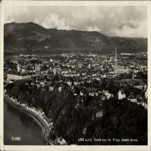 Ak Linz an der Donau Oberösterreich, Linz Panorama von der Franz Josefs Warte, Berglandschaft, St