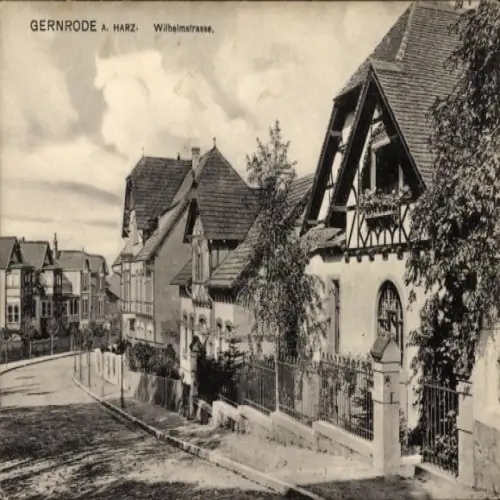 Ak Gernrode Quedlinburg im Harz, Gernrode A. Harz, Wilhelmstrasse, alte Fachwerkhäuser, ruhige St