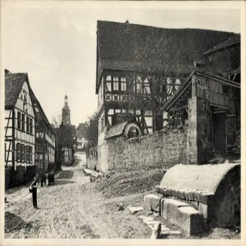 Ak Kühndorf im Thüringer Wald, Dorfstraße, Fachwerkhäuser, Steinbrunnen