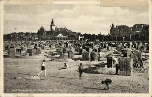 Ak Świnoujście Swinemünde Pommern, Strand am Kurhaus