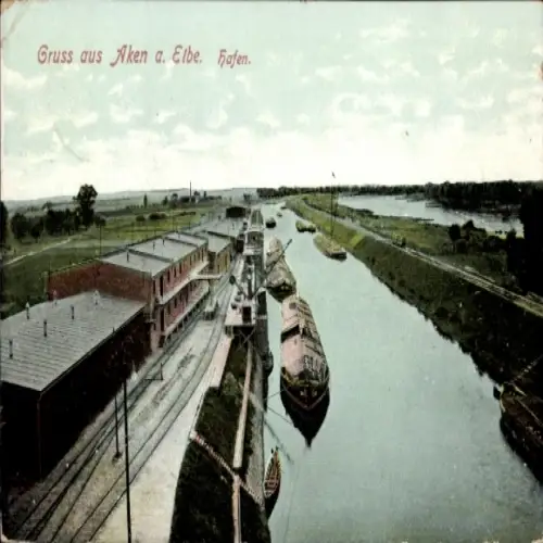 Ak Aken an der Elbe Sachsen Anhalt, Panoramaansicht vom Hafen, Schiffe, Gleise, Industriegebäude
