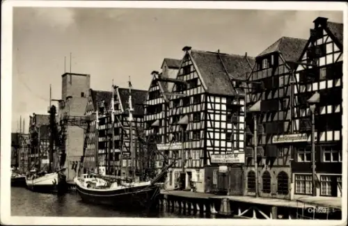 Ak Gdańsk Danzig, Fachwerkspeicher, alte Gebäude, Kanal, Schiffe,  Architektur