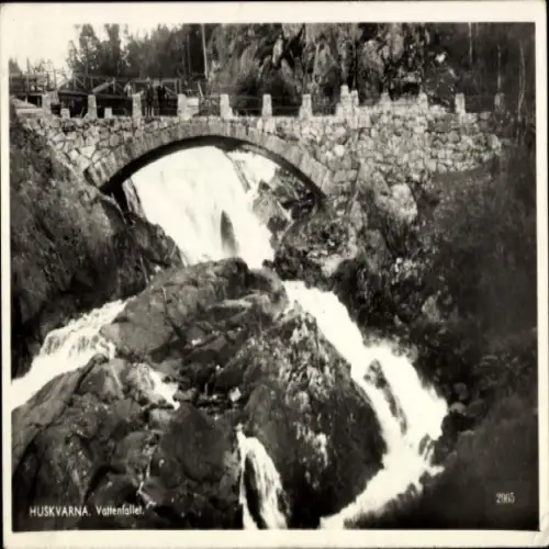 Ak Husqvarna Huskvarna Schweden, Brücke, Wasserfall, Felsen, Natur