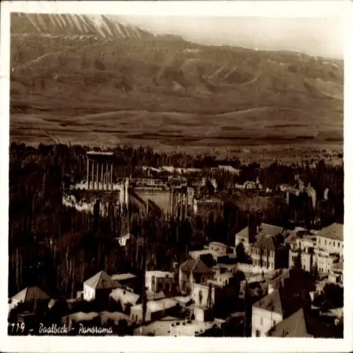 Ak Baalbek Libanon, Panoramaansicht,  Ruinen, Gebirge im Hintergrund