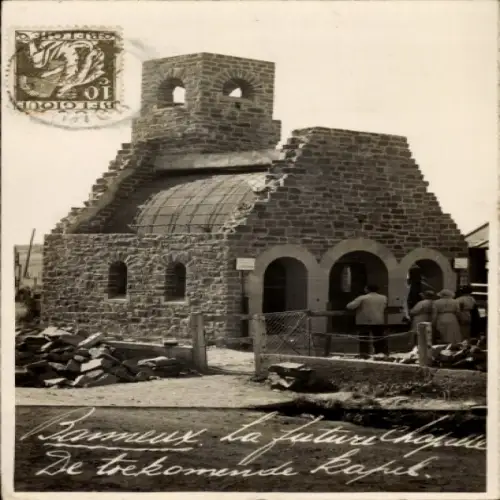 Ak Banneux Liège Lüttich Wallonien,  zukünftige Kapelle, Belgien, Steinbau, Menschen davor