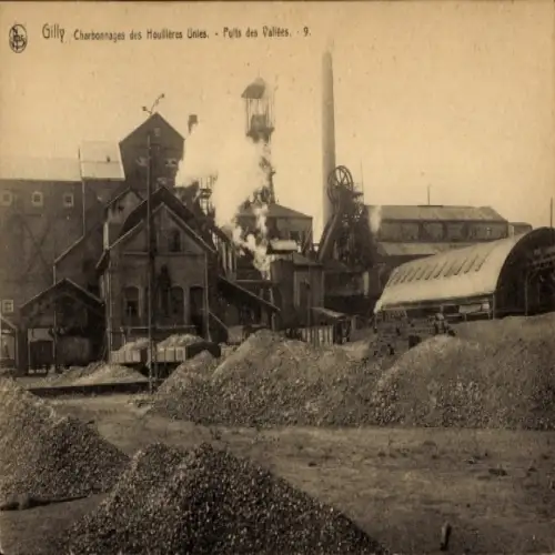 Ak Gilly Charleroi Wallonien Hennegau,  Kohlenbergwerk, Industriegebäude, Schornstein, Förderturm