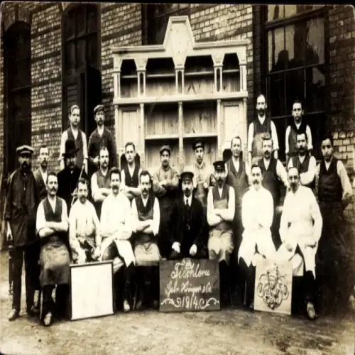Foto Ak Berlin Kreuzberg, Tischlerei Gebrüder Krüger & Co., Wiener Str. 17, Gruppenbild 1914