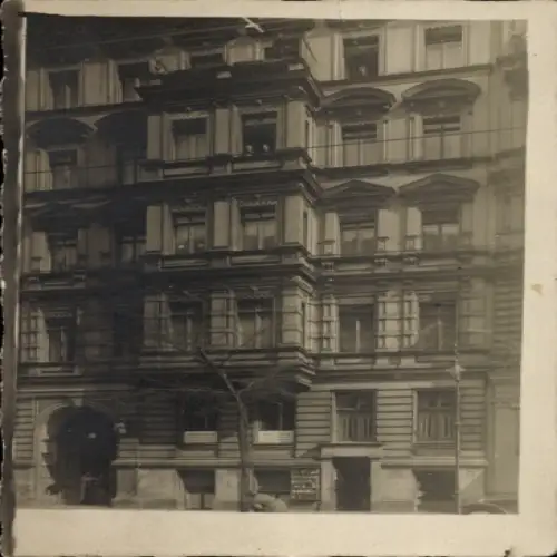 Foto Ak Berlin Kreuzberg, Wohnhaus Baerwaldstraße 57, Geschäft, Anwohner