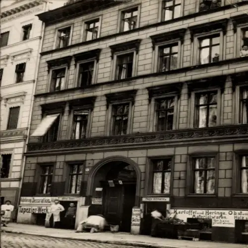 Foto Ak Berlin Prenzlauer Berg, Christinenstraße 6, Lebensmittelgeschäft, Tapezier-Werkstatt