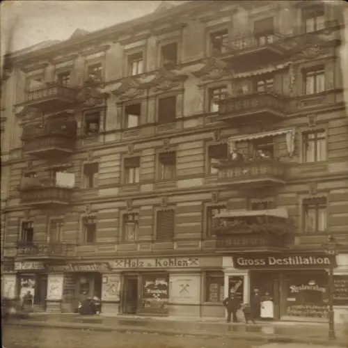 Foto Ak Berlin Prenzlauer Berg, Lettestr. 4, Groß-Destillation, Geschäft Holz u. Kohlen Albert Masch