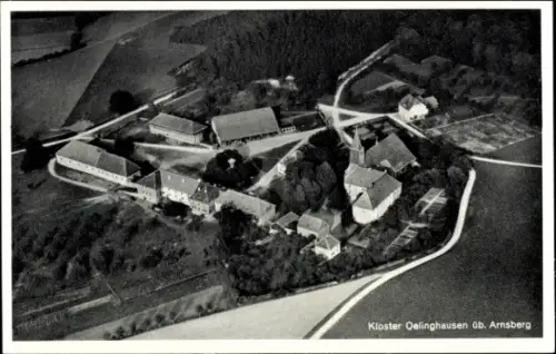 Ak Holzen Arnsberg im Sauerland, Kloster Oelinghausen, Luftbild des Klosters, umgebende Landschaf