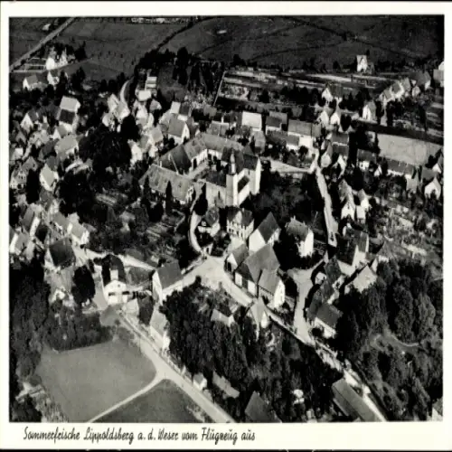 Ak Lippoldsberg Wahlsburg Weserbergland, Luftaufnahme von  Dorfansicht, Weser