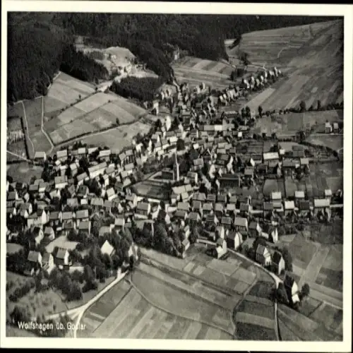 Ak Wolfshagen Langelsheim am Harz, Luftaufnahme von Wolfshagen, ländliche Umgebung, viele Dächer,