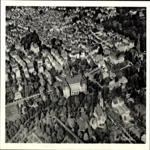 Ak Bad Nauheim in Hessen, Luftaufnahme von  Wohngebäude, Kirchen, grüne Flächen