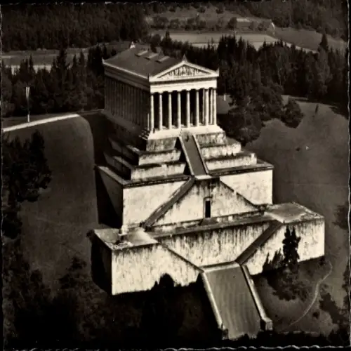 Ak Donaustauf in der Oberpfalz, Walhalla, monumentales Gebäude, von Bäumen umgeben