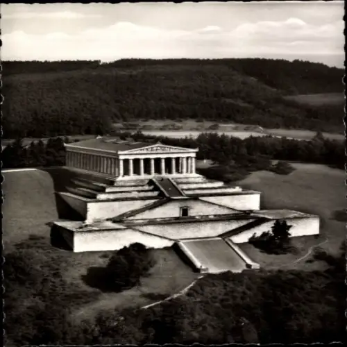 Ak Regensburg an der Donau Oberpfalz, Walhalla Denkmal, Luftaufnahme, beeindruckende Architektur