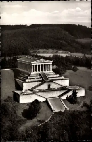 Ak Regensburg an der Donau Oberpfalz, Walhalla Denkmal, Luftaufnahme, beeindruckende Architektur