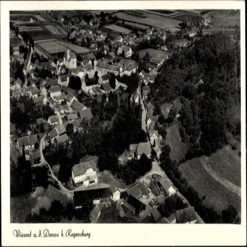 Ak Wiesent in der Oberpfalz, Luftaufnahme von Wiesent, Häuser, Kirche, landwirtschaftliche Fläche