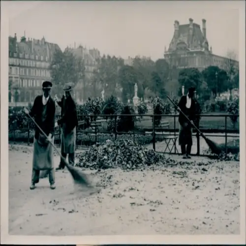 Foto Paris, Straßenreiniger, Besen, Laubblätter