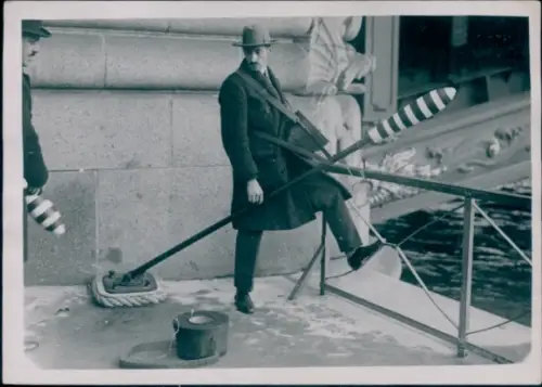 Foto Paris VII., Pont Alexandre, Les Essais d'une Nouvelle Bouse Fusee