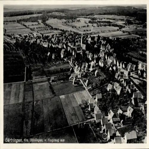 Ak Gärtringen in Württemberg, Luftaufnahme von  dörfliche Architektur, Landwirtschaft