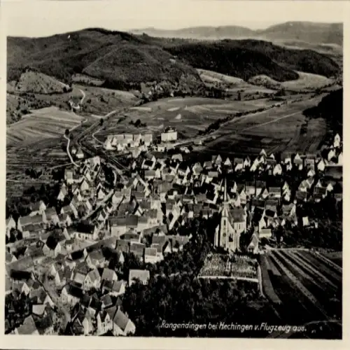 Ak Rangendingen im Zollernalbkreis, Luftaufnahme  Häuser, Kirche, Landschaft