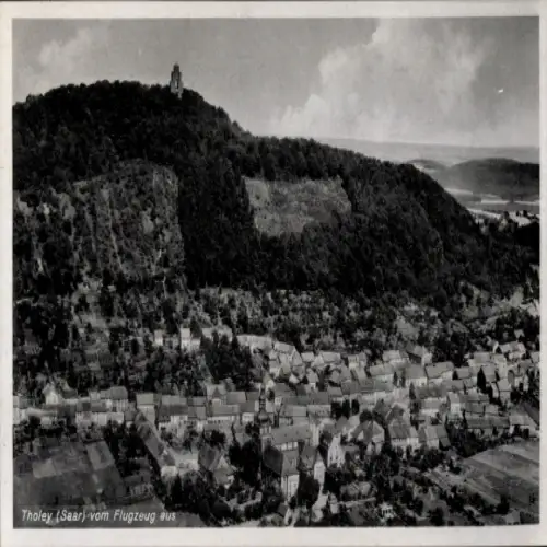 Ak Tholey im Saarland, Luftaufnahme von  Saar, Dorfansicht, Gebäude, Natur, Hügel