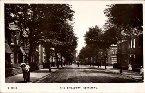 PC Kettering Northamptonshire England, Broadway