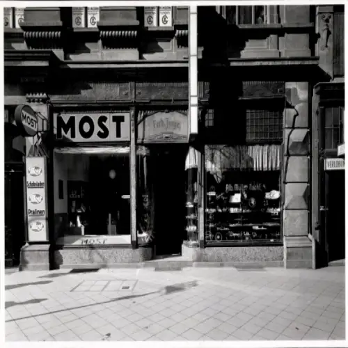 Foto Braunschweig, Damm 1, Geschäft Most Schokoladen, Alb. Müller Nachf., Schaufenster, Ferd. Junge