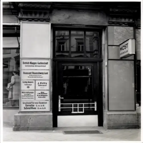 Foto Braunschweig, Damm 1, Geschäftsschilder, Most, Fotograf Fotohaus Lange, Damm 24