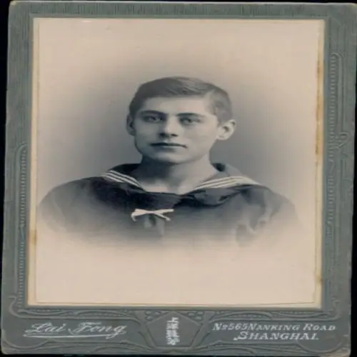 CdV Shanghai, Junger deutscher Matrose in Uniform, Kaiserliche Marine, Fotograf Lai Fong