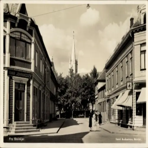 Ak Steinkjer Norwegen, Straßenpartie, Geschäft Anna Johannessen, Kirche