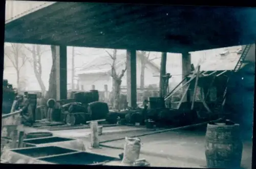 Foto Konservenfabrik Carl Schäfer Potsdam, Waisenstr. 48, heute Dortustr., Lager, Fässer