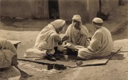 CPA Scenes Algeriennes, Une Partie de Dominos