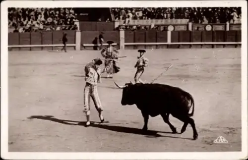 Ak Stierkampf, Arena, Torero, Zuschauer