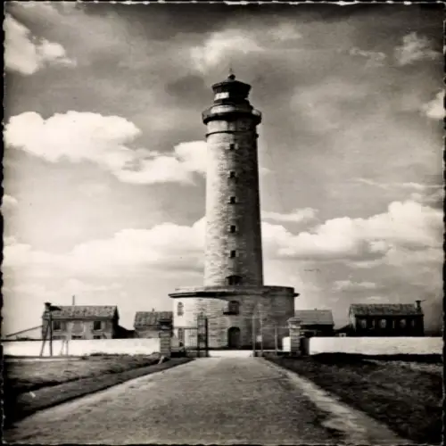 Ak Bangor Belle Île en Mer Morbihan, Leuchtturm, schöner Himmel,  Architektur