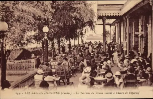 Ak Les Sables d'Olonne Vendée, Terrasse du Grand Casino a l'heure de l'aperitif